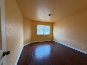 5072 S Rainbow Blvd in Las Vegas, NV - Building Photo - Building Photo