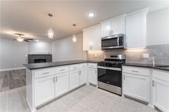 507 W Arkansas St in Gentry, AR - Building Photo - Building Photo