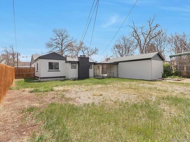 property at 1655 N Oakland St