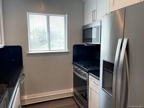 11 S Saxon Ave in Bay Shore, NY - Building Photo - Building Photo