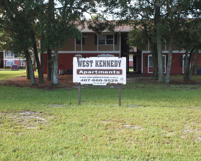 West Kennedy Apartments in Orlando, FL - Foto de edificio - Building Photo