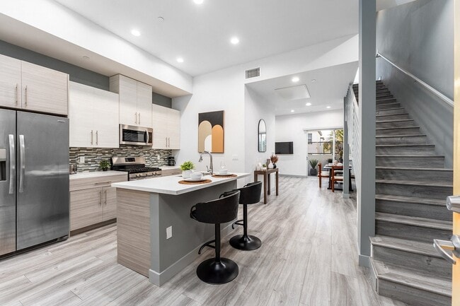 Lido Apartments - 4025 Grandview