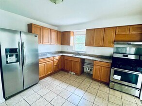 21 W Marshall St in Hempstead, NY - Building Photo - Building Photo