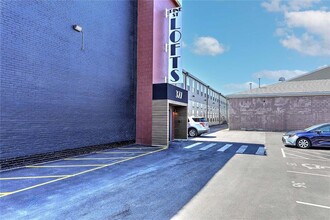 327 Pine St in Pawtucket, RI - Building Photo - Building Photo