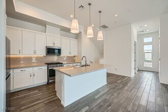 11821 Stone Run Ave in Las Vegas, NV - Building Photo - Building Photo