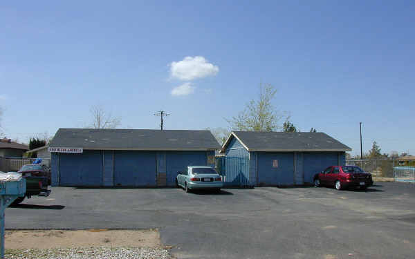 12270 Central Rd in Apple Valley, CA - Foto de edificio - Building Photo