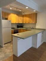 145 Pinckney St, Unit 124 in Boston, MA - Building Photo