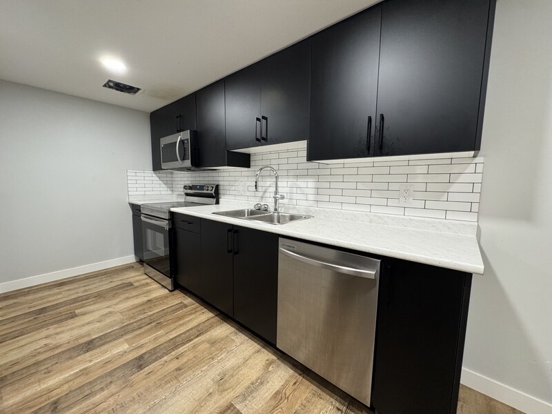 8049 Cedric Mah Rd in Edmonton, AB - Building Photo