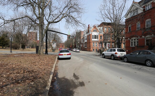 38 Willett St in Albany, NY - Foto de edificio - Building Photo