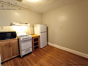 18 Parmenter St, Unit 1 in Boston, MA - Foto de edificio - Building Photo