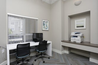 Beacon Ridge Apartments in Greenville, SC - Building Photo - Building Photo