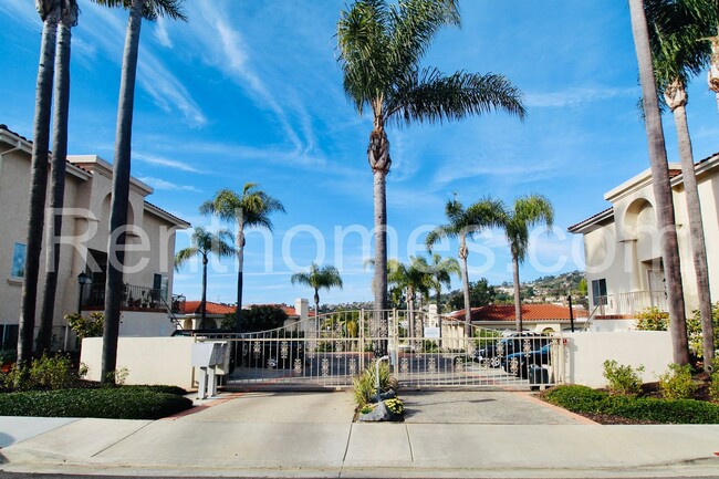 2528 Navarra Dr in Carlsbad, CA - Building Photo - Building Photo