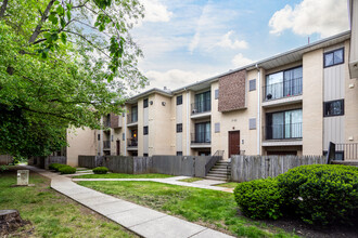 Bentley Square Condominiums in Philadelphia, PA - Foto de edificio - Building Photo