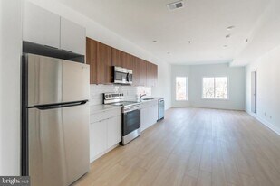 4200 Lancaster Ave in Philadelphia, PA - Building Photo