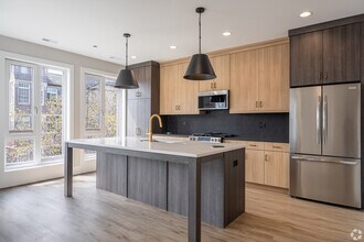 3839 N Clark St in Chicago, IL - Building Photo - Building Photo