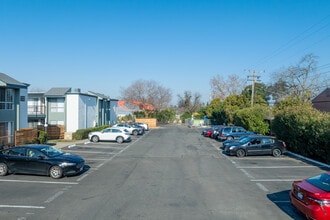 The Pointe On Bell in Sacramento, CA - Building Photo - Building Photo