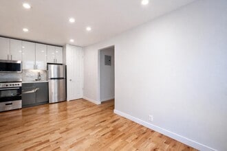 24 Thayer St, Unit 5F in New York, NY - Building Photo - Building Photo