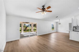 323 NW 10th St in Cape Coral, FL - Building Photo - Building Photo