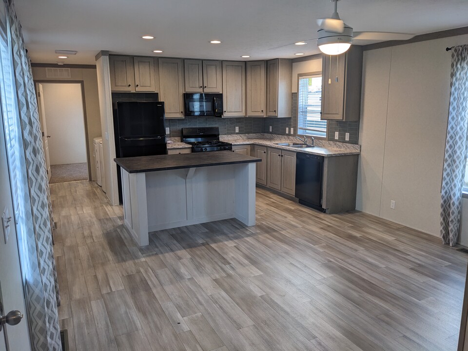 268 New Mexico in Belleville, MI - Building Photo