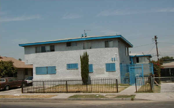 601 W 73rd St in Los Angeles, CA - Building Photo