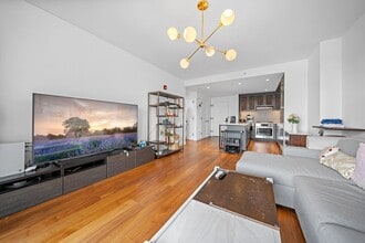 2 Shore Ln in Jersey City, NJ - Building Photo - Building Photo