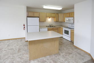 Townhomes at Mallard Creek in Moorhead, MN - Building Photo - Interior Photo