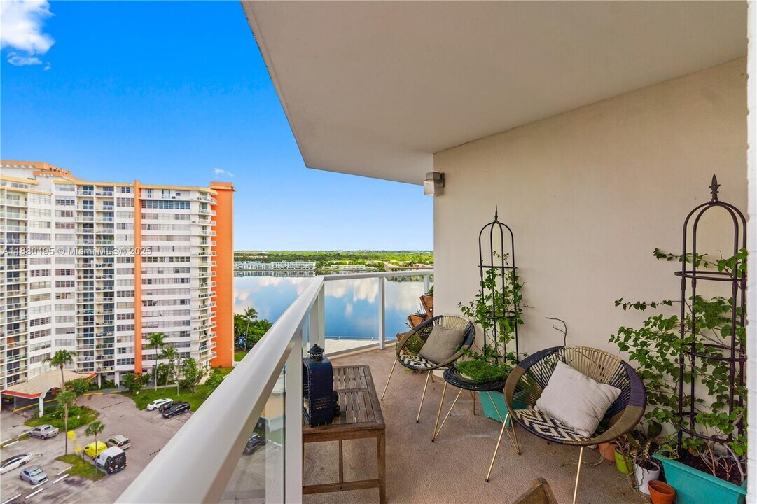 1351 NE Miami Gardens Dr in North Miami Beach, FL - Building Photo