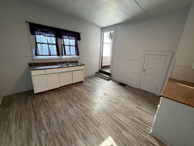 1519 E Fairchild St in Danville, IL - Building Photo - Building Photo