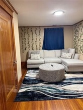 2 Brook St in Smithfield, RI - Foto de edificio - Building Photo