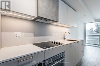 19 Western Battery Rd in Toronto, ON - Building Photo - Building Photo