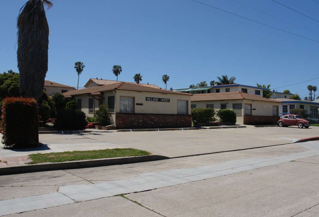 2049-2063 Reed Ave in San Diego, CA - Building Photo