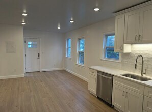 73 Cameron Ave, Unit 1 in Somerville, MA - Foto de edificio - Building Photo
