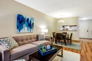 Ramblewood Apartments in Holbrook, MA - Building Photo