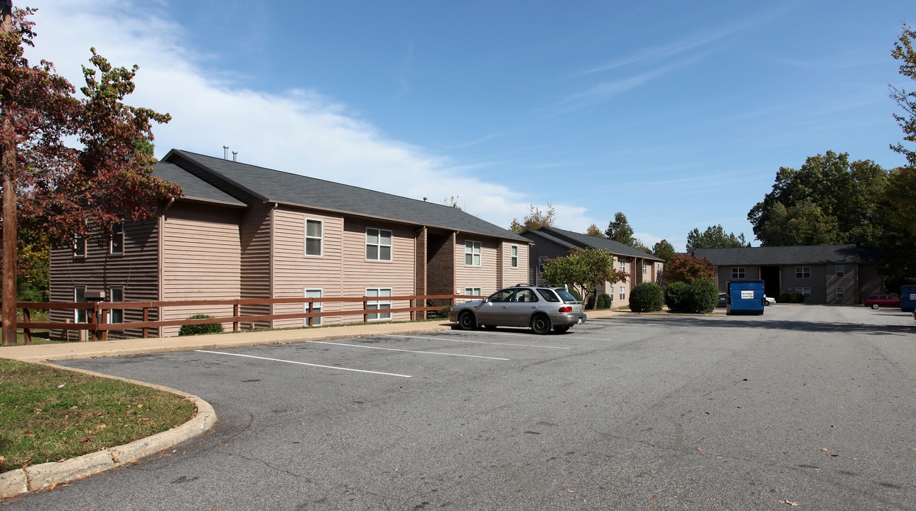 Gateway Village Apartments in Hillsborough, NC - Building Photo