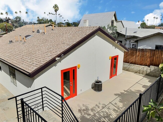 5026 Templeton St-Unit -5028 in Los Angeles, CA - Building Photo - Building Photo