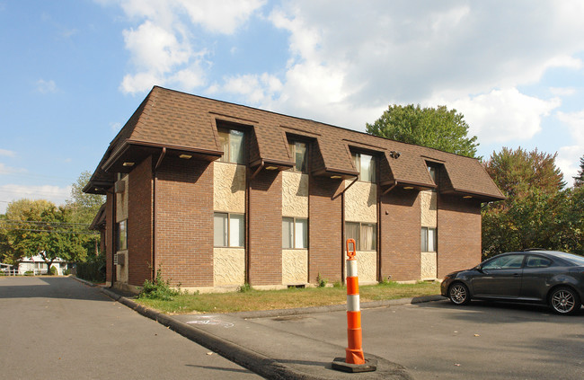 343 King St in Bristol, CT - Foto de edificio - Building Photo