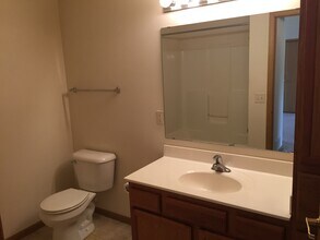 616 Westwynd Ct, Unit B in Mazomanie, WI - Foto de edificio - Building Photo