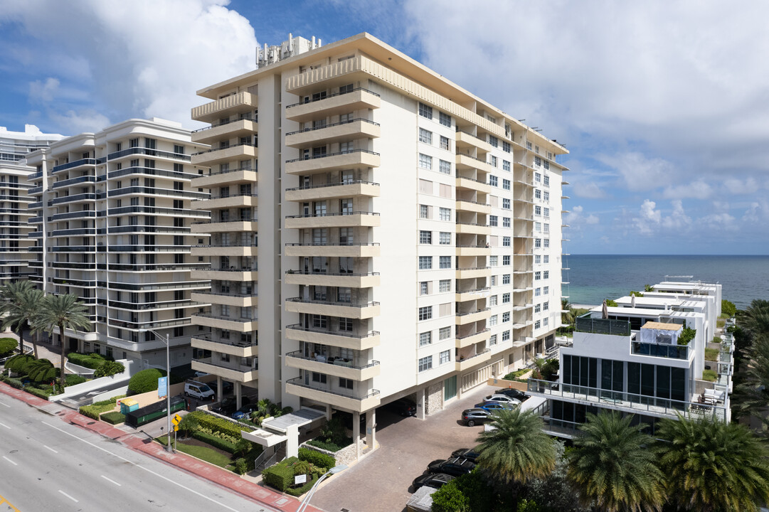 9500 Oceans in Surfside, FL - Foto de edificio