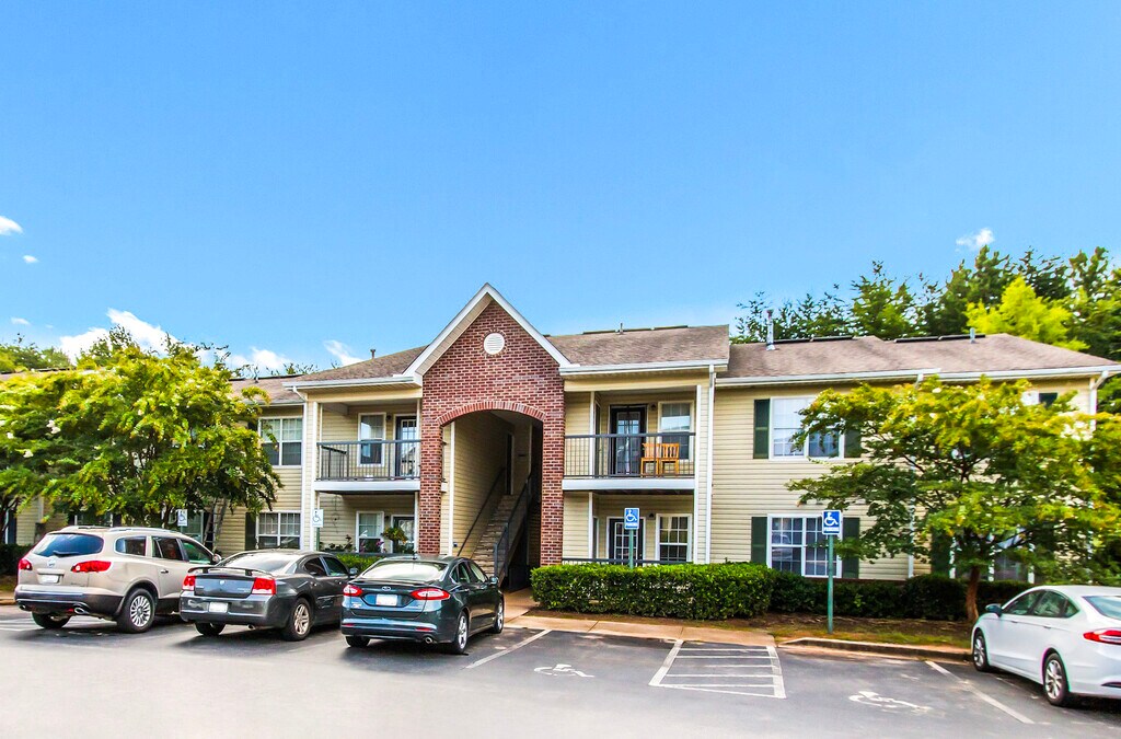 Hillside Square Apartments in Gainesville, GA