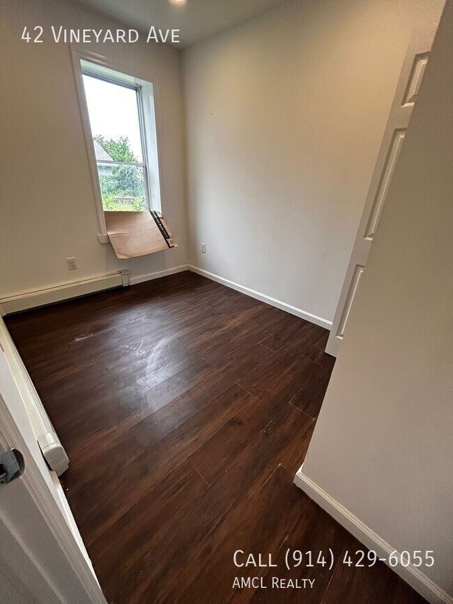 42 Vineyard Ave in Yonkers, NY - Building Photo - Building Photo