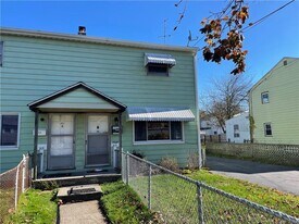 213 Larkin Ct in Stratford, CT - Building Photo