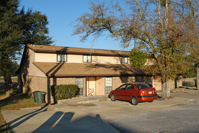 9650 Hillview Dr in Pensacola, FL - Foto de edificio - Building Photo