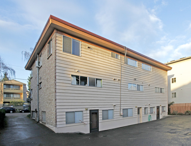 Karen Apartments in Seattle, WA - Building Photo - Building Photo