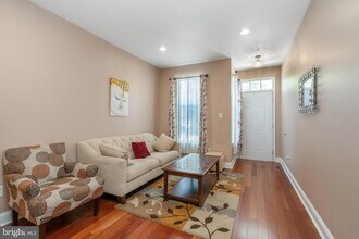 802 Yarrow Cir in Dayton, NJ - Building Photo - Building Photo