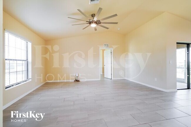 1003 NE 11th Terrace in Cape Coral, FL - Building Photo - Building Photo