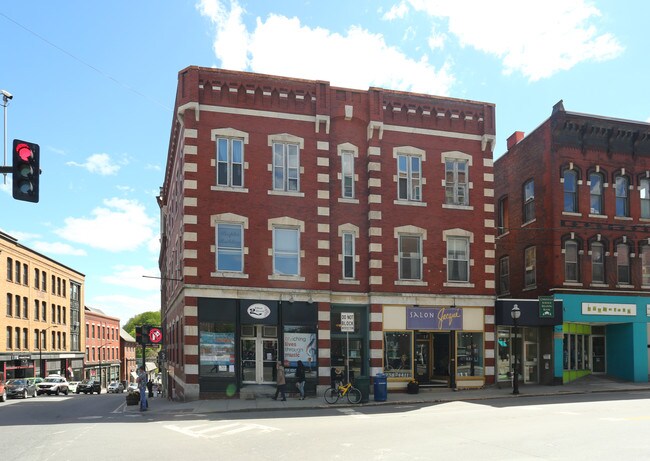 2 Elliot St in Brattleboro, VT - Building Photo - Building Photo