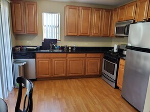 116 Gant Cir, Unit H in Streamwood, IL - Foto de edificio - Building Photo