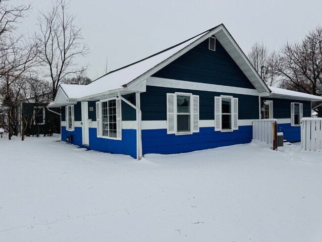 5626 6th St NE in Fridley, MN - Foto de edificio - Building Photo