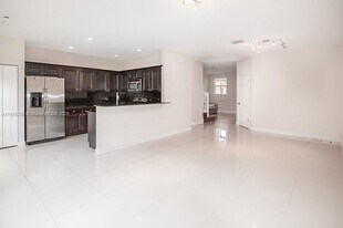 1024 NE 207th Terrace in Miami, FL - Building Photo