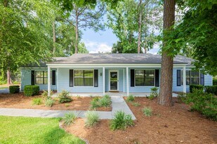 2211 Northwood Cir in Valdosta, GA - Building Photo